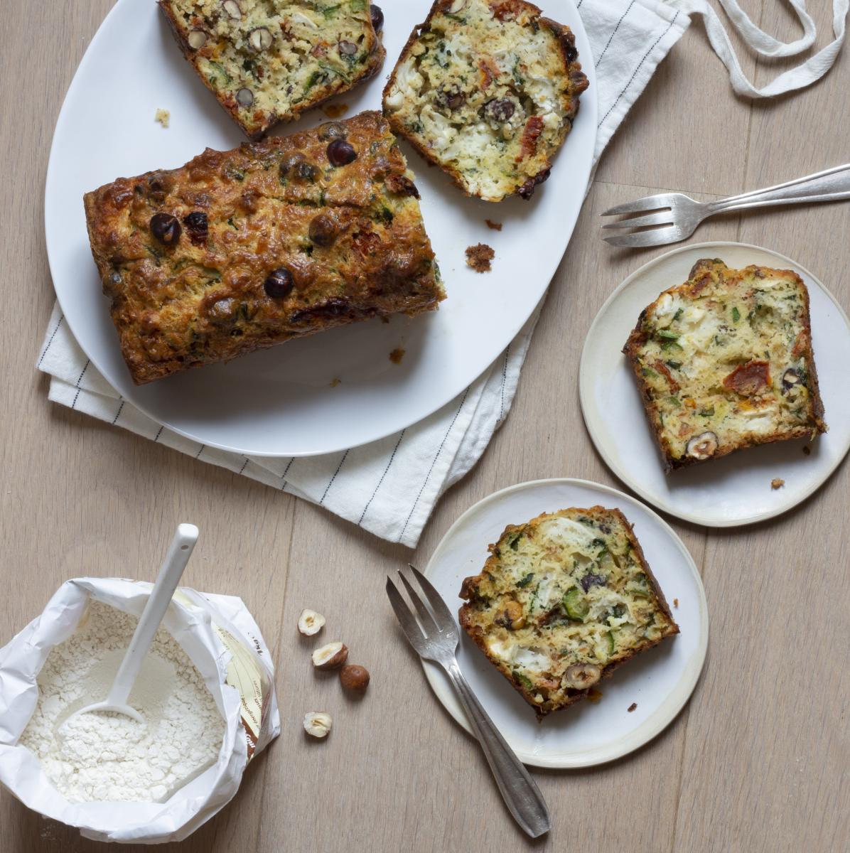 Cake aux courgettes et au chèvre à la farine de blé tendre