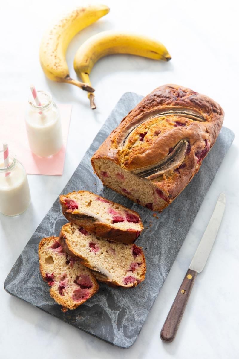 Banana bread aux flocons d'avoine et framboises