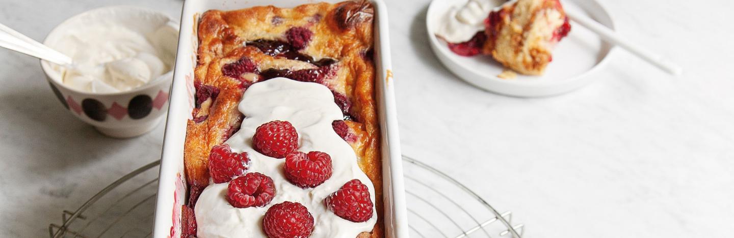 Pudding au beurre de cacahuètes, framboises et gelée de framboises