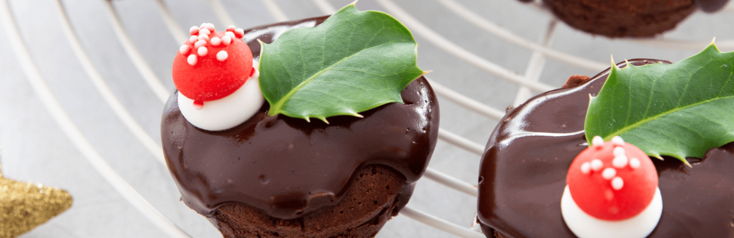 En dessert ou au goûter, ces petits muffins au chocolat s'inscrivent parfaitement dans l'esprit de noël.  
