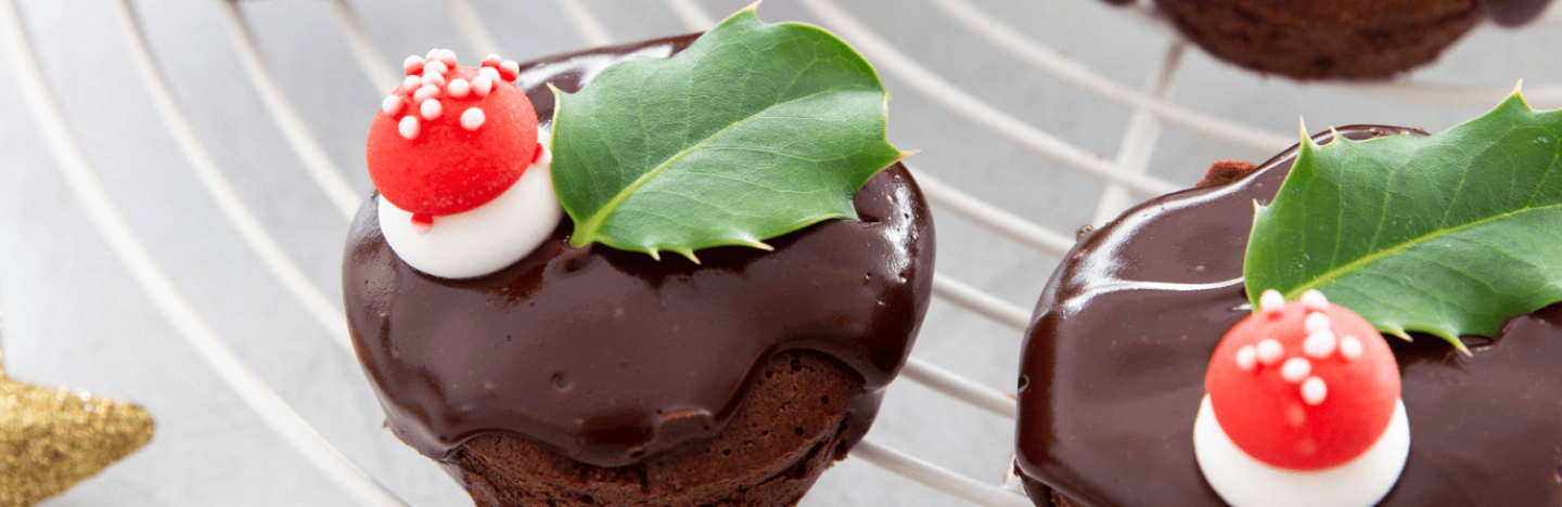 En dessert ou au goûter, ces petits muffins au chocolat s'inscrivent parfaitement dans l'esprit de noël. En dessert ou au goûter, ces petits muffins au chocolat s'inscrivent parfaitement dans l'esprit de noël.