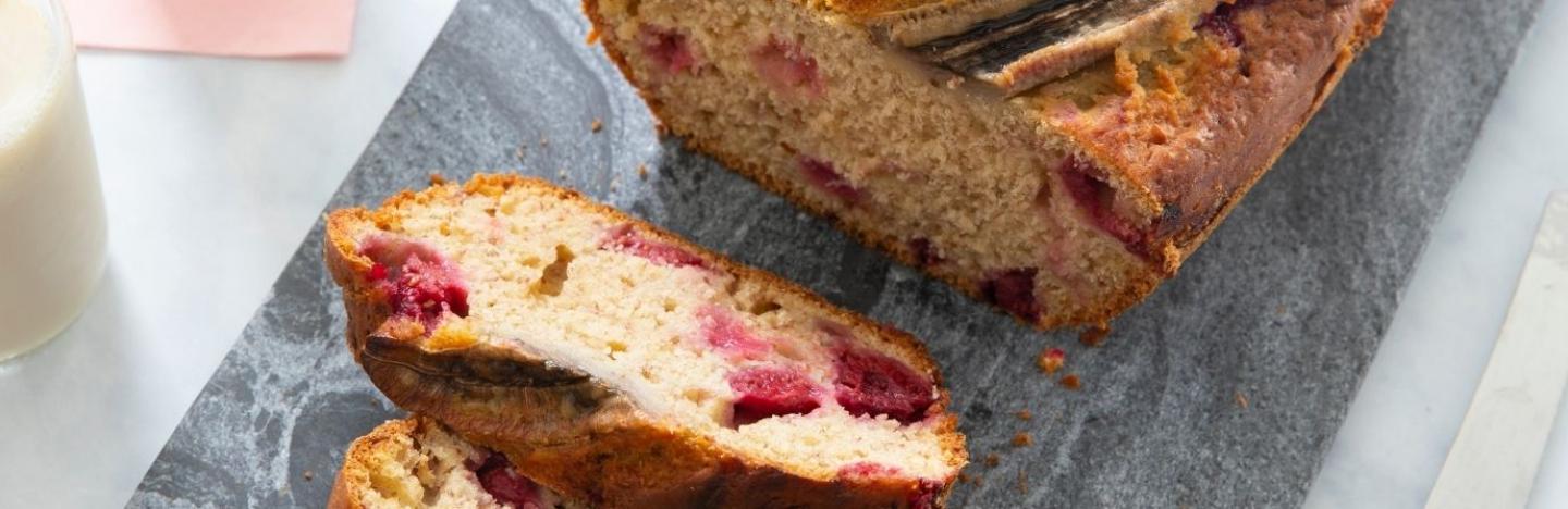 Banana bread aux flocons d'avoine et framboises