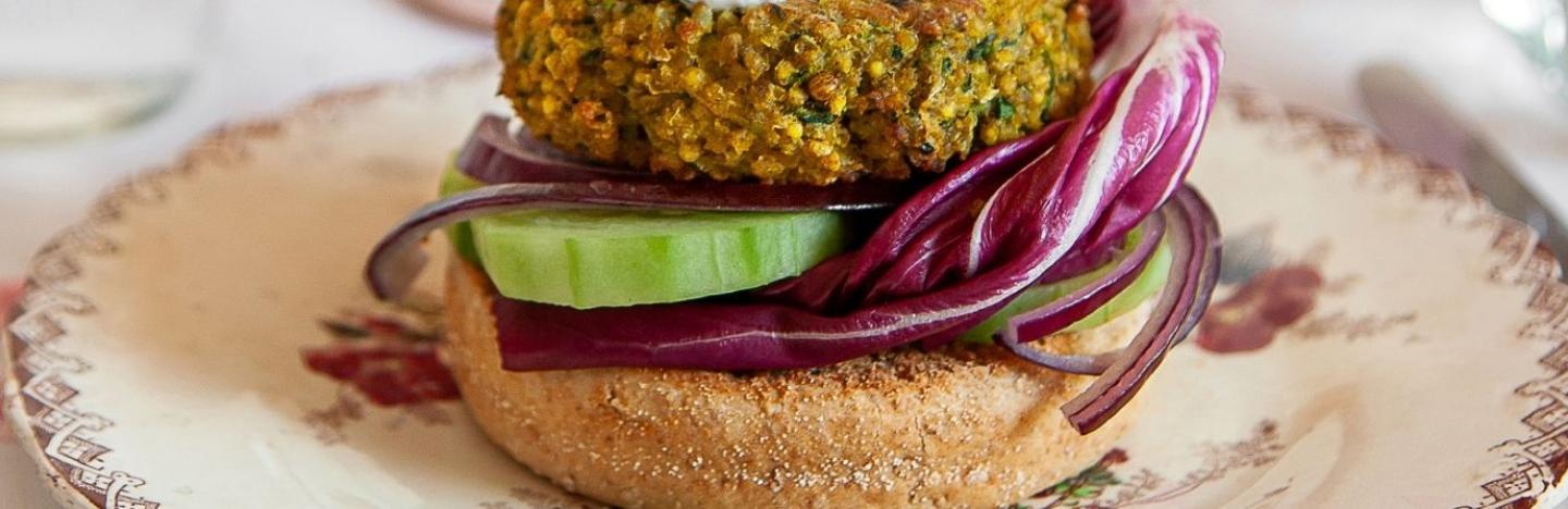 Recette de burger de millet au chou rouge