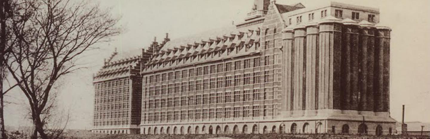 Marquette-lez-Lille (Nord), les grands moulins construits en 1921.