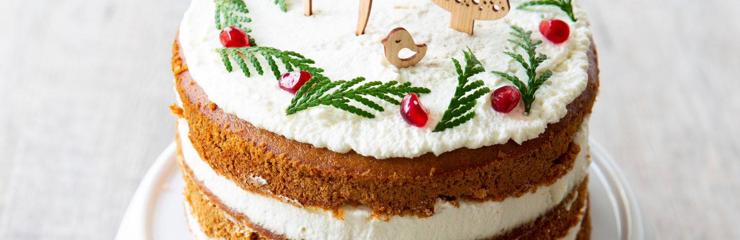 Layer cake de noël aux épices et à la chantilly Layer cake de noël aux épices et à la chantilly gâteau de noël