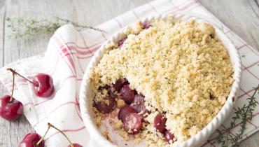 Crumble de cerises au thym