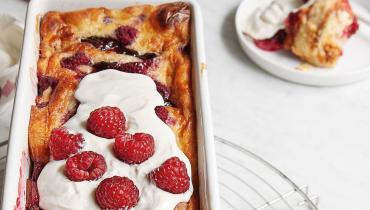 Pudding au beurre de cacahuètes, framboises et gelée de framboises