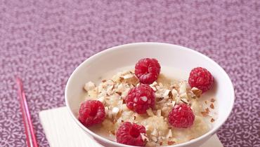 Porridge aux flocons de millet et framboise