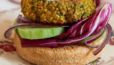 Recette de burger de millet au chou rouge